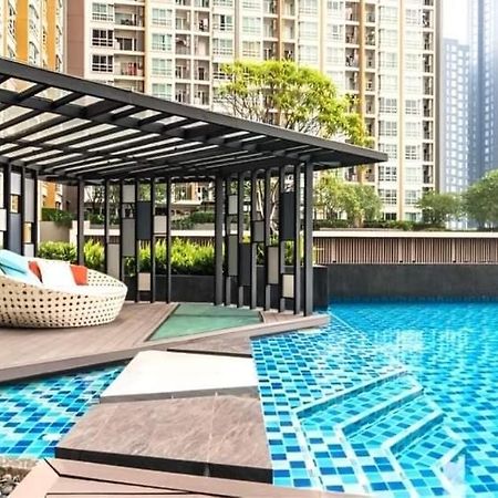 Condo In Bangkok With Swimming Pool Near Malls And Train Buitenkant foto