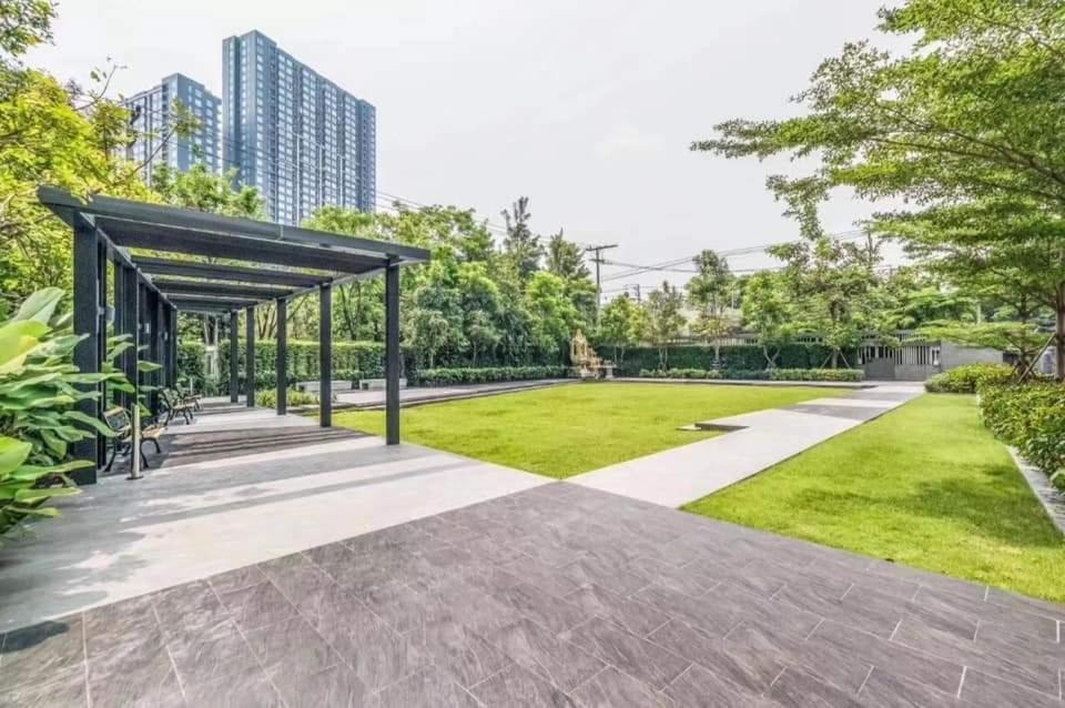 Condo In Bangkok With Swimming Pool Near Malls And Train Buitenkant foto