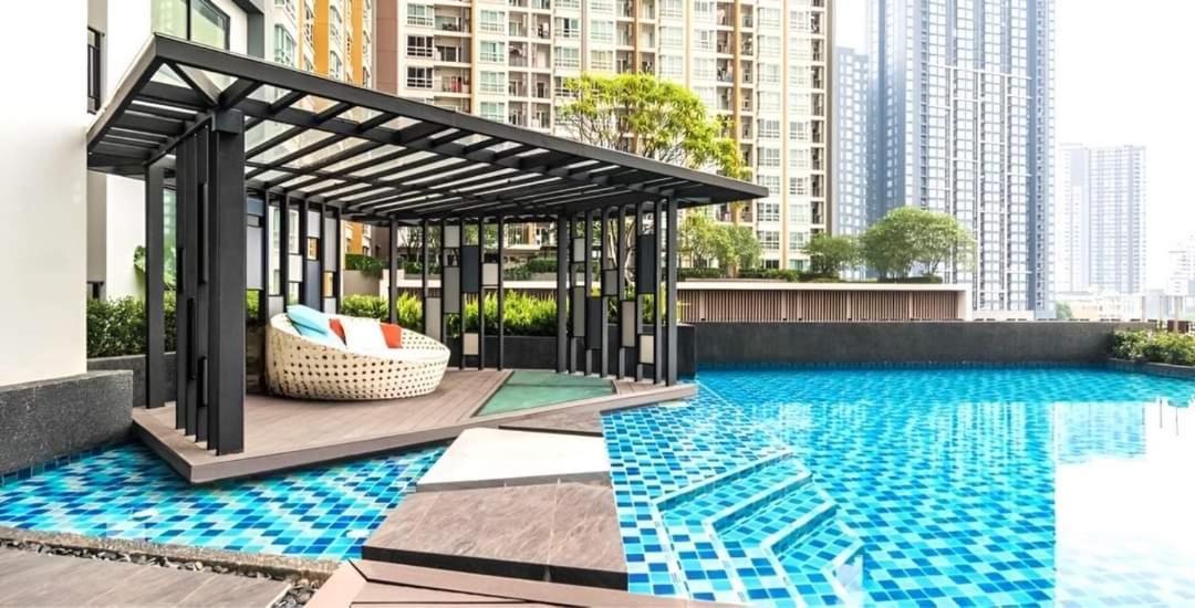Condo In Bangkok With Swimming Pool Near Malls And Train Buitenkant foto